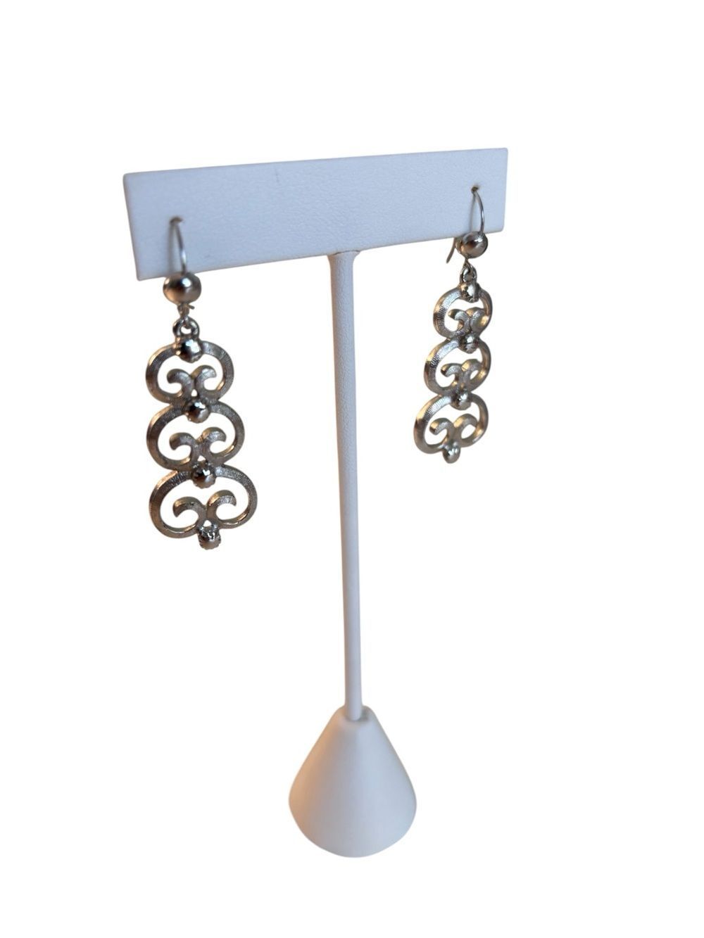 Beautiful Vintage Monet Dangling Filigree Brushed Silver Toned Earrings. - Picture 2 of 6
